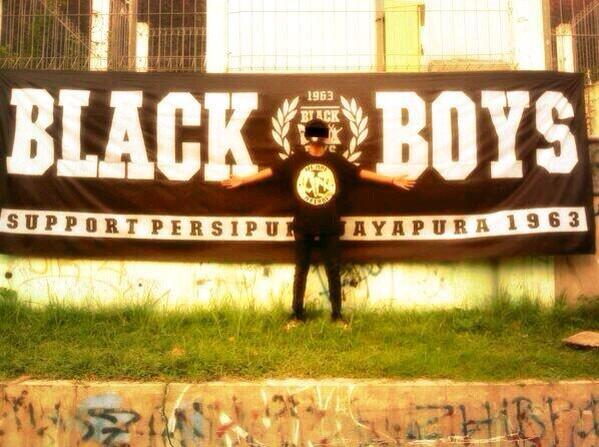 StadionMandala's tweet photo. HBD, ko bikin ah "@BlackBoys63: Sampe skrng kami masih tetap ada untuk Persipura http://t.co/lFz2bC3EEg”
