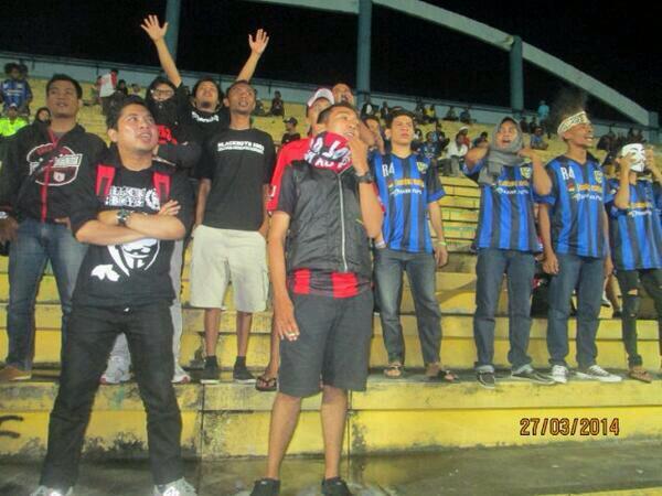 StadionMandala's tweet photo. HBD, ko bikin ah "@BlackBoys63: Sampe skrng kami masih tetap ada untuk Persipura http://t.co/lFz2bC3EEg”