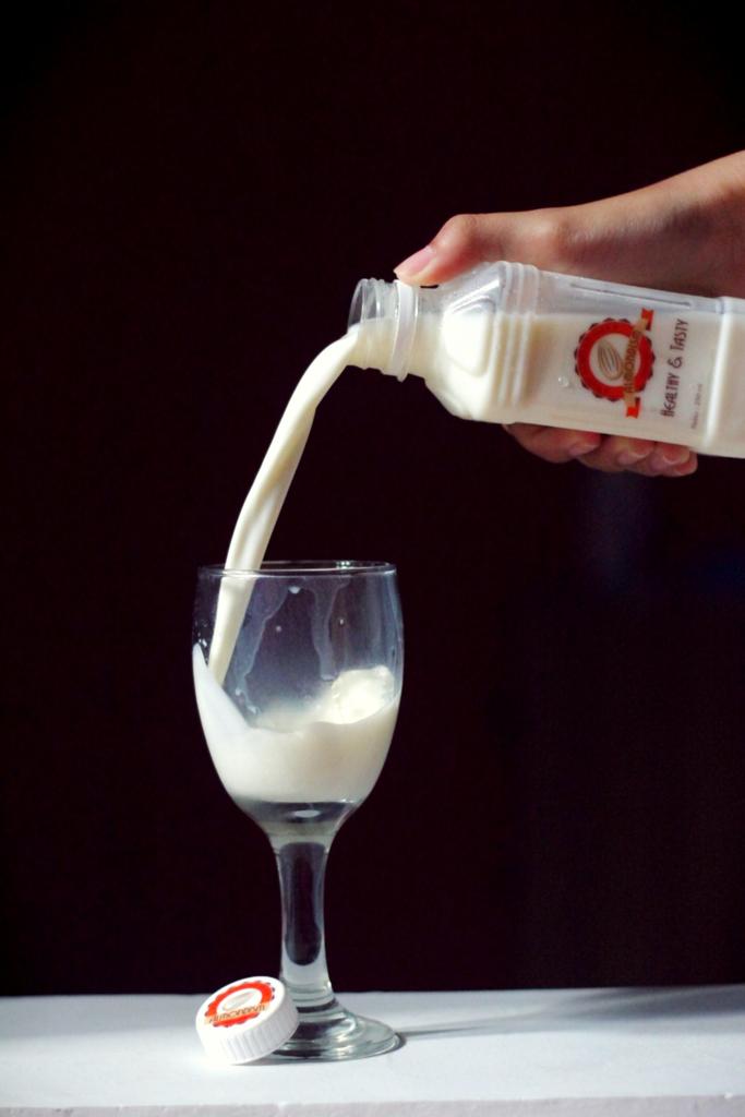 almondism's tweet photo. Half filled or half emptied??
#almondism #rawalmondmilk #bandung 
@apaajaIKLAN @TukangIklanID http://t.co/vyqCtkFFPh