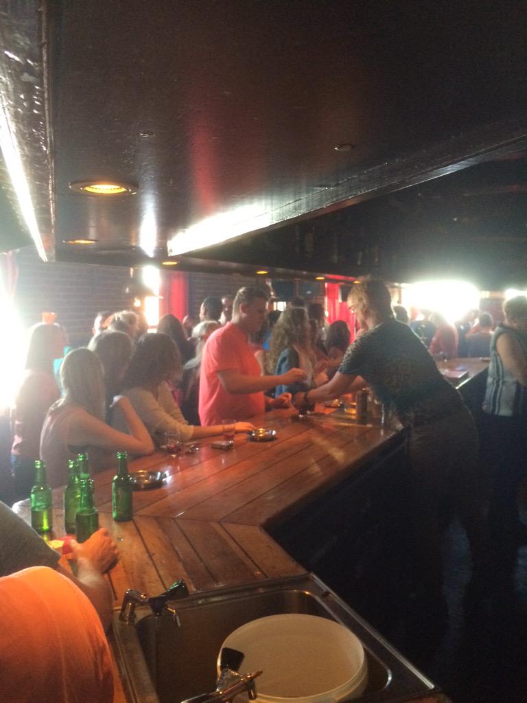 appiendeskipper's tweet photo. Feest met dj in de skipper! http://t.co/yYGQfIBEO6
