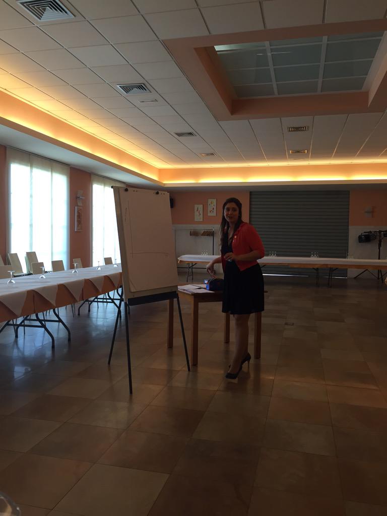 BniRespira's tweet photo. #FormacionBni de la mano de @sandra_chornet en #alcudiaDeCrespins #formacionDeReferencias @BNILevante http://t.co/xOqgUSPPNQ