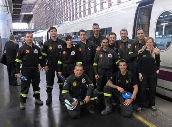 InfoEmerg's tweet photo. Equipo #BomberosSINfronteras camino a #Nepal @BSF_spain http://t.co/gT1WY5qNHF @bomberosjaen