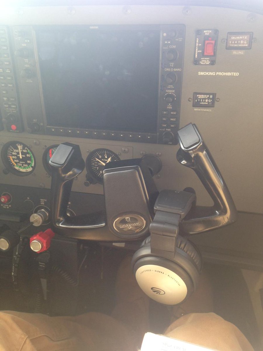 evan_janco's tweet photo. Great morning for a flight! http://t.co/eRB7d1vufw