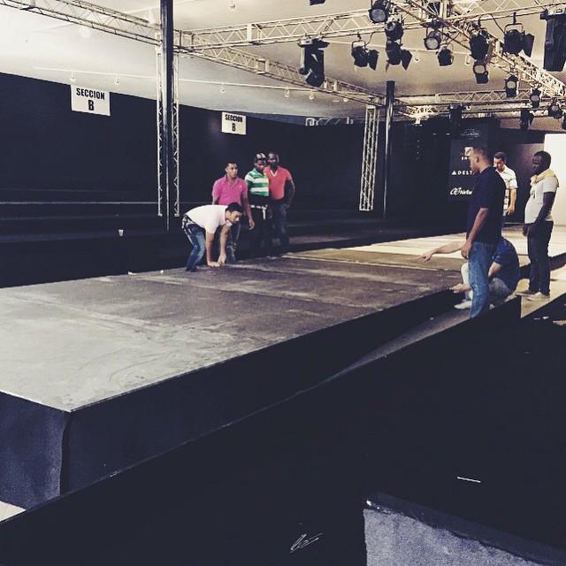 Espectacular la #pasarela de #MBFWSD gracias a <a href="/dcmarmotech/">DCM Marmotech</a> hecha con #Neolith! Foto: <a href="/olguitaor/">Olga Orellana</a> #MBFWSD #Design