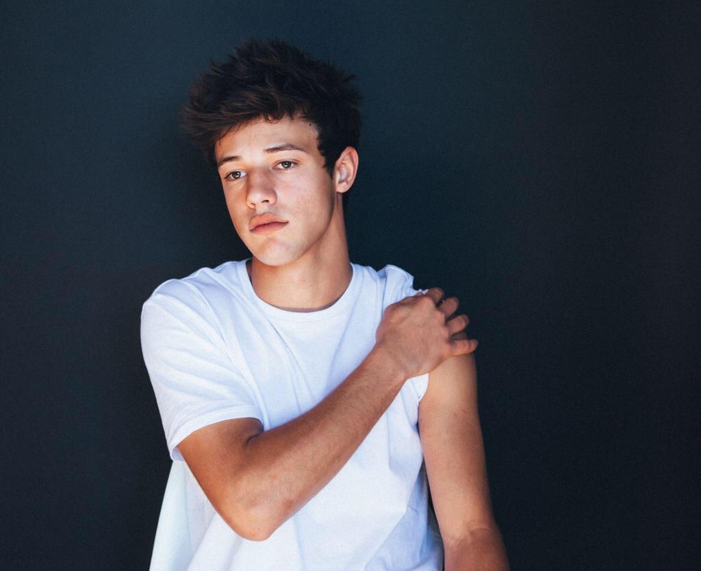 camerondaIla's tweet photo. I’m going on follow spree! Just follow @FemaIeThings  for a follow back! 😘 http://t.co/skbXqZ46Oi