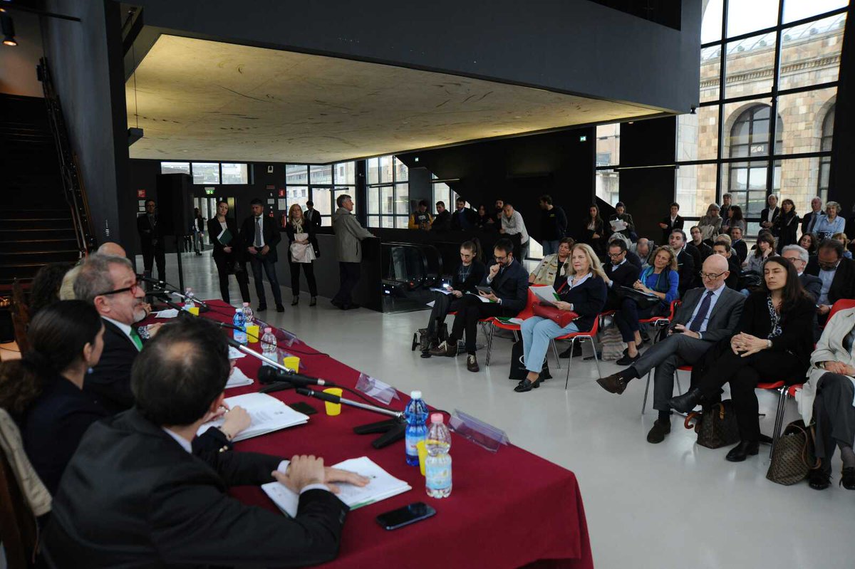RegLombardia's tweet photo. #LN @RobertoMaroni_ e assessore #Culture @cappellini_c presentano @Abb_Musei_LM @museodel900 #Milano http://t.co/Nc9Z7andpW