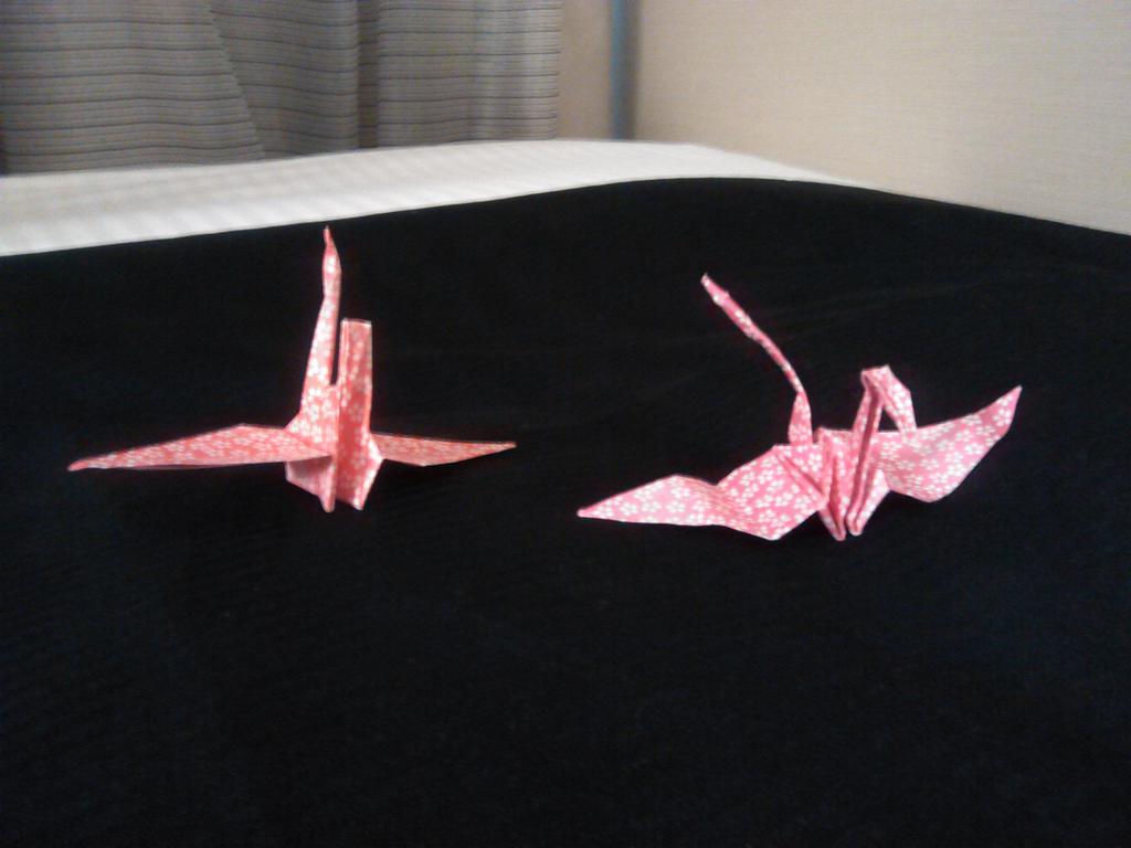 Deslyxique's tweet image. Pause cartes postales, Sony nex5N et origamis: où suis-je? :)
#Step_two
@imran273jr @ghantous44