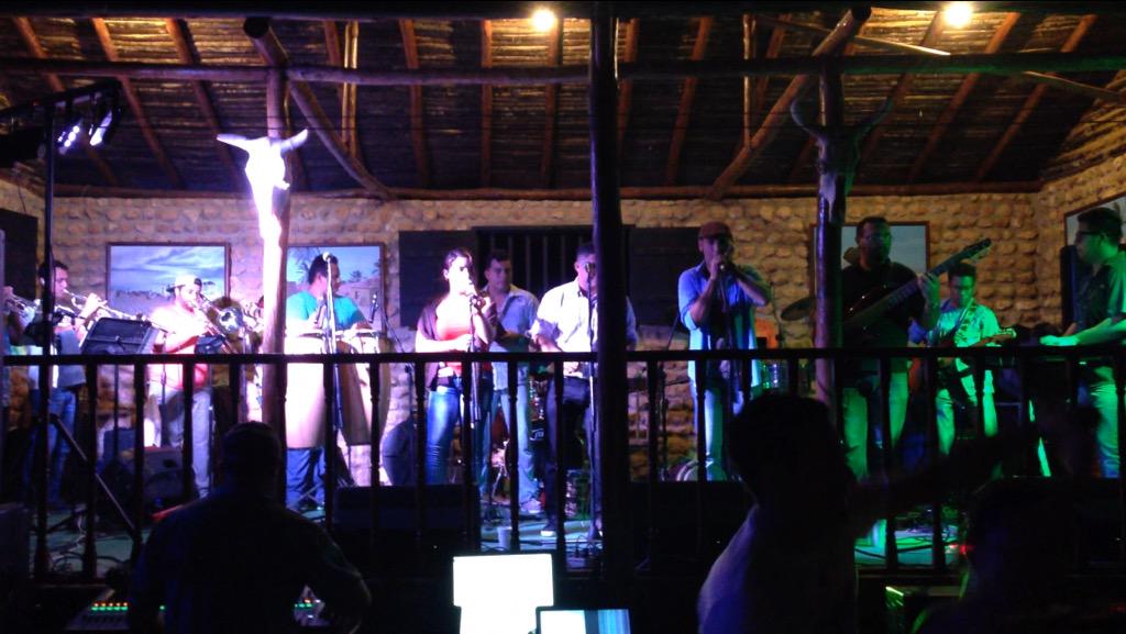 PtoSurOrqs's tweet photo. Parte del show el fin de semana... Síguenos en instagram también @puertosurorquesta http://t.co/eydu1EPYm0