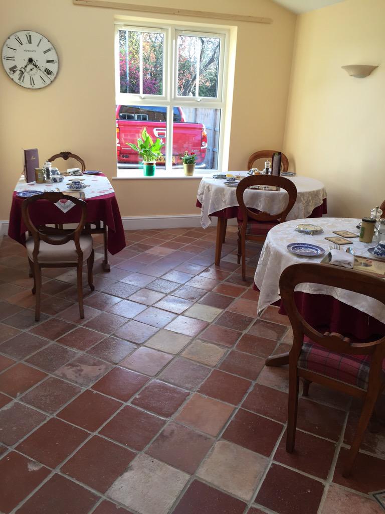 ChimneysBB's tweet photo. Well thank you v much @ftsov #PassionateAboutHospitality http://t.co/MbEdRuX43U