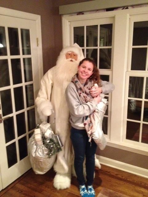 MyHeroMaryRippe's tweet photo. here is mary w/ sidekick on Dec. 25 before setting off to deliver #cheer n presents to children of the world!!! #mcm http://t.co/Q6IY1L8cHO