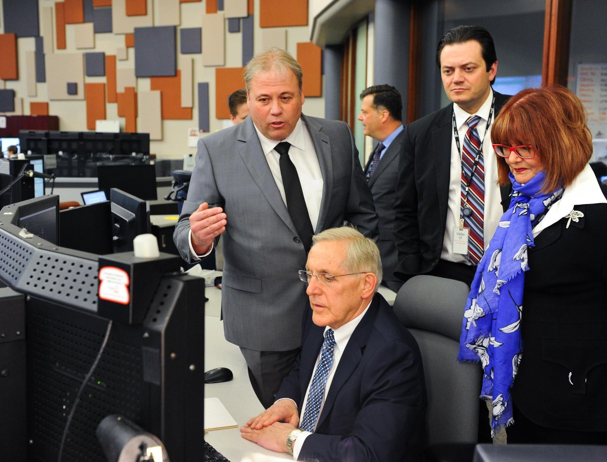 Bob Chiarelli On Twitter Joined Annhoggarthmpp Mayor Jeff In Barrie To Confirm Hydroone Grid Control Centre Remains In Ontario Onpoli Http T Co Ifcypnnyeb