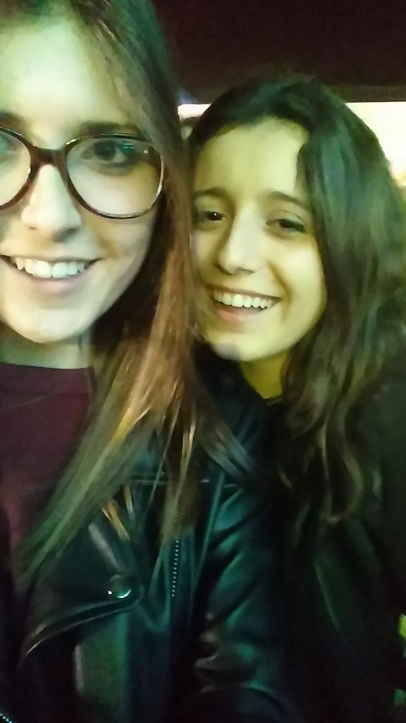 EliaSarasua's tweet photo. Con estas caras vivimos @SaraGutigu y yo #vispirules jajajajajajajajajajajaja http://t.co/1OXD7ihkpz