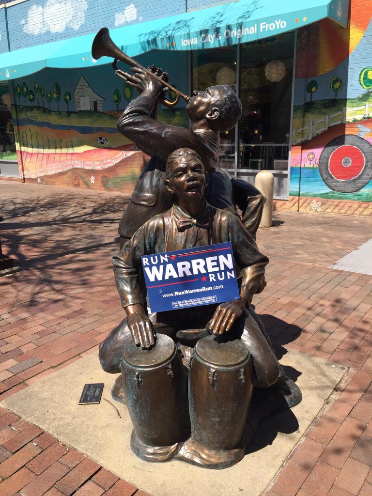 UIowaforWarren's tweet photo. #Hawkeyes4Warren showcasing their support in so many artistic ways! #RunWarrenRun #RWRIowa #IACaucus http://t.co/6xbvefhMm4