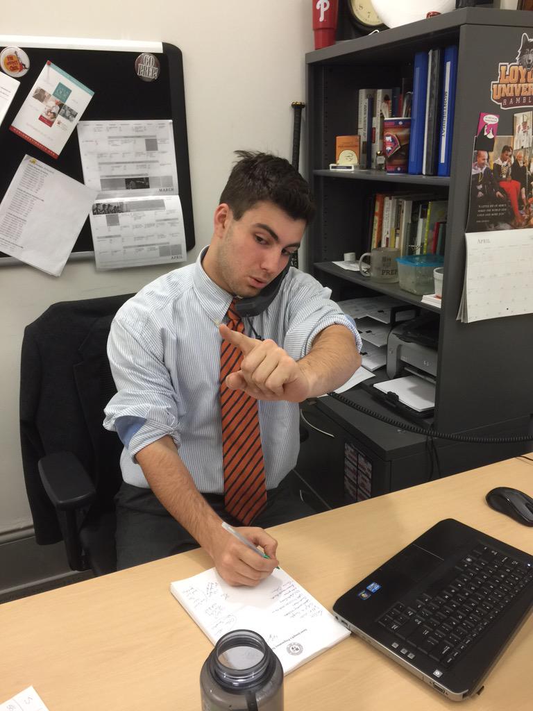 readyforricci's tweet photo. The hours are limited. It's grind time in the readyforricci office. #nosleep #noregrets http://t.co/VyMoyqYdTi
