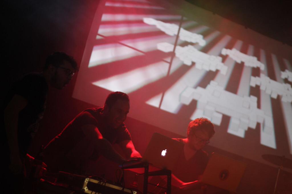 schraufilizious's tweet image. #djing #vijing is the shit @CLASHROCKERS