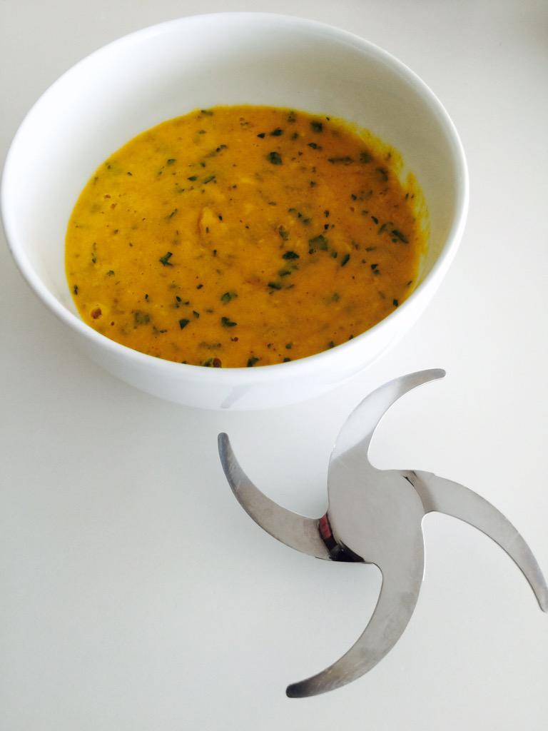 rigicooking's tweet photo. Con el #CoupeSet de #Pacojet una salsa de mango, cilantro, curry y sriracha http://t.co/kAjPZawVCT