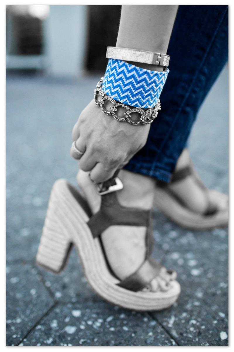 YorkDesignCo's tweet photo. I got a case of the Monday Blues! #yorkdesignco #needlepoint #monday http://t.co/hdudhRYs4a