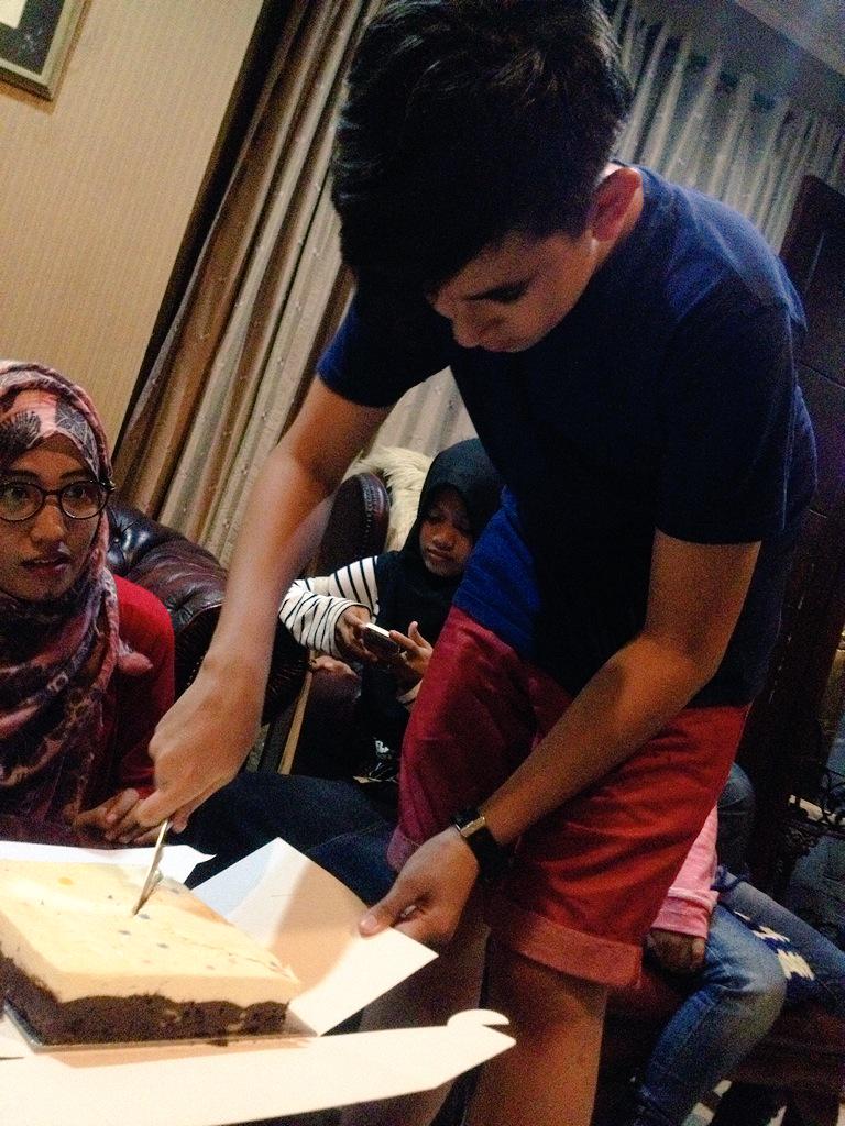 MLBEKASI's tweet photo. HAPPY BORNDAY KA! sukses dunia&amp;akhirat, sukses juga bandnya,semoga bisa jd engineer beneran ya!🎉🎁🎈💕 @michaeladamrick http://t.co/F5qbHwrvH4