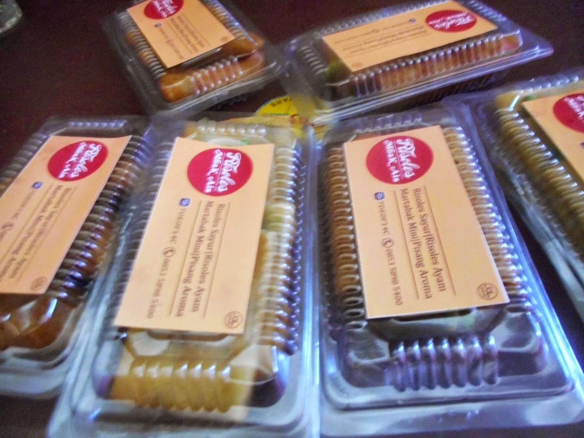 risol ayam dan risol keju, icip yuk #medan kuliner #jajanan 
goo.gl/L9wmgJ