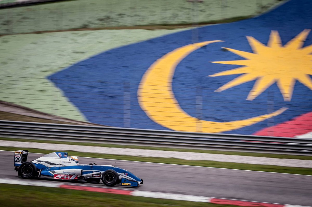 KCMotorgroup's tweet photo. KCMG clinch dominant double 1-2 finish in #AFR Sepang thriller http://t.co/dtpSdc85aj http://t.co/0KRI4kBcTH