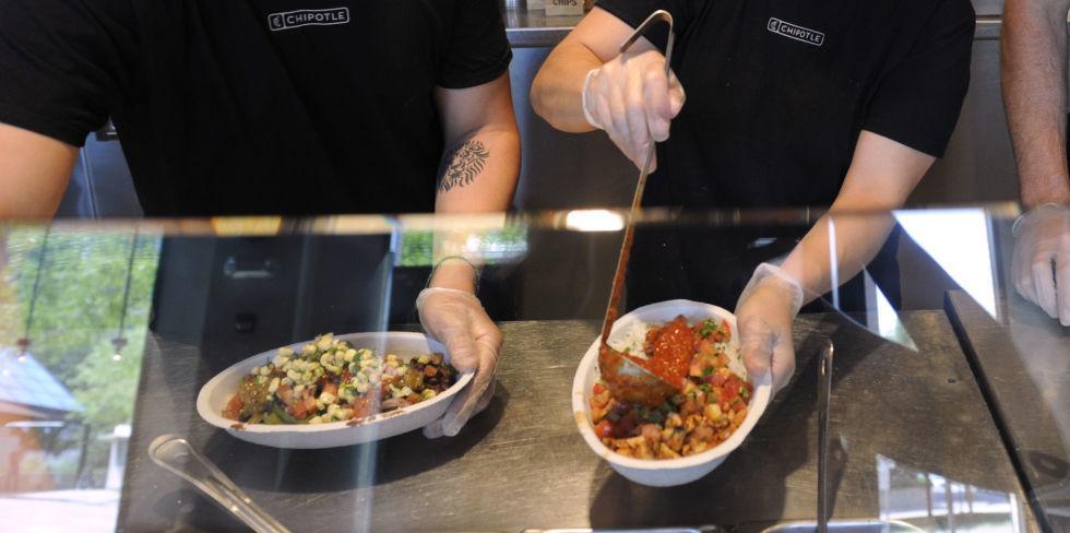 seventeen's tweet photo. Chipotle is officially banning all GMO products: http://t.co/CmwvU8htlw http://t.co/mBQaCRN9nr
