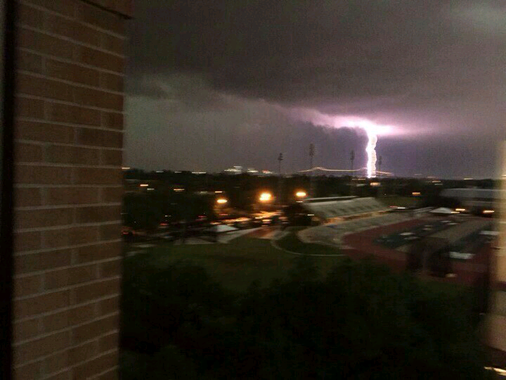 Burgeman86's tweet photo. Damn Nature, you scary!! http://t.co/2OWCCkXcgz