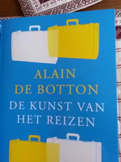CoenvanBeurten's tweet photo. Weer boek van ruim 10 jaar oud. Leuk om te lezen, klassieke schrijvers vs De Botton. Vakantieboek, dagje strand... http://t.co/mGdWk8IdI8