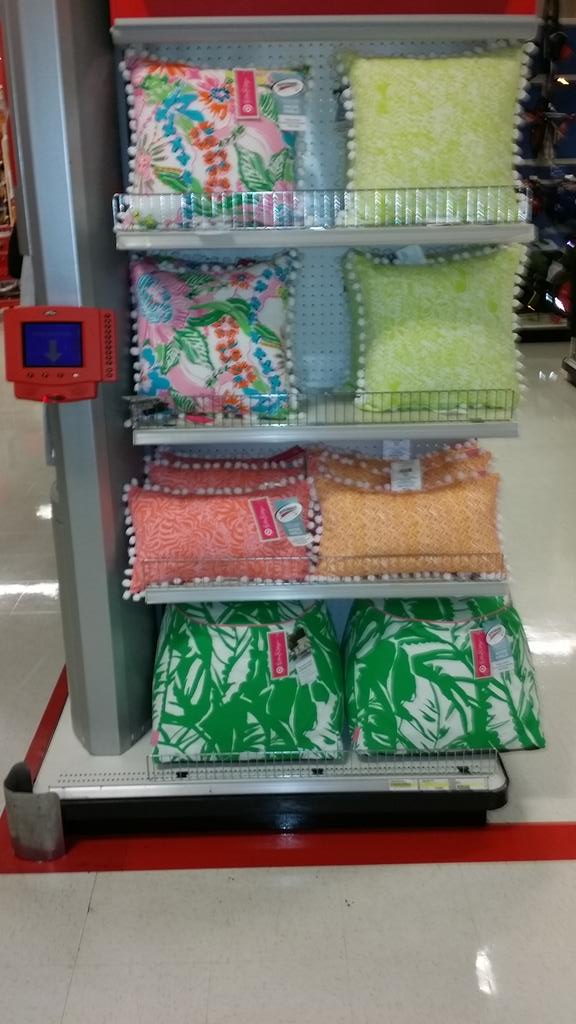 T0176Log_Boss's tweet photo. #LilyForTarget #noplanonoproblem #sundaylaunch http://t.co/qIKW4UZIFh