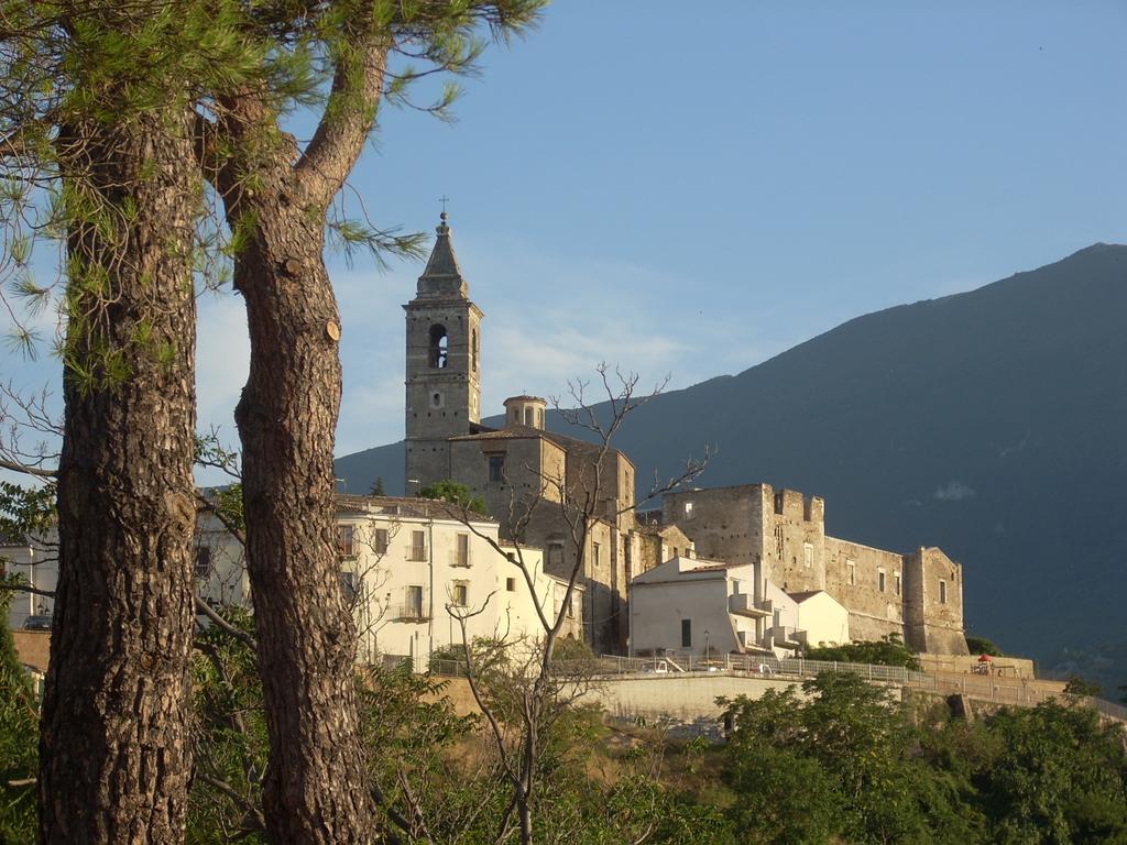natourarte_info's tweet photo. Un tempio dell'#enogastronomia abruzzese è #ToccodaCasauria : #olio , #vini di qualità e il famoso liquore #Centerbe http://t.co/5Jgn2Sa1RW