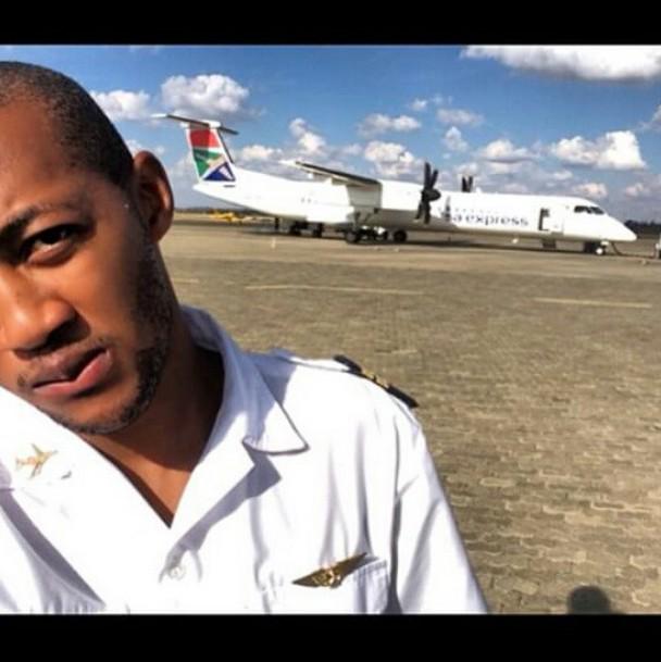 flySAExpress's tweet photo. #DiarySessions: #SAExpressYourself By @mayboiz Came across this baby after I landed in Bloemfontein. #Dash8 ^eN2 http://t.co/7oAYYyDUx1
