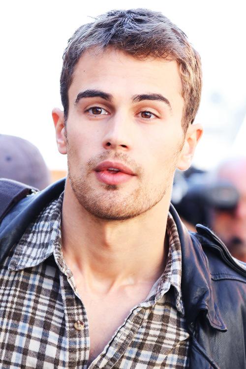 HotorNot_4's tweet photo. #ManCrushMonday 
Theo James http://t.co/iGLkWdAFjn
