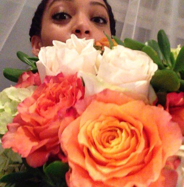 Violet_Val_Dez's tweet photo. Someone sent me pretty flowers this morning and I have no idea who. 💐 anyone know who sent them? http://t.co/D9XCYmlxmw