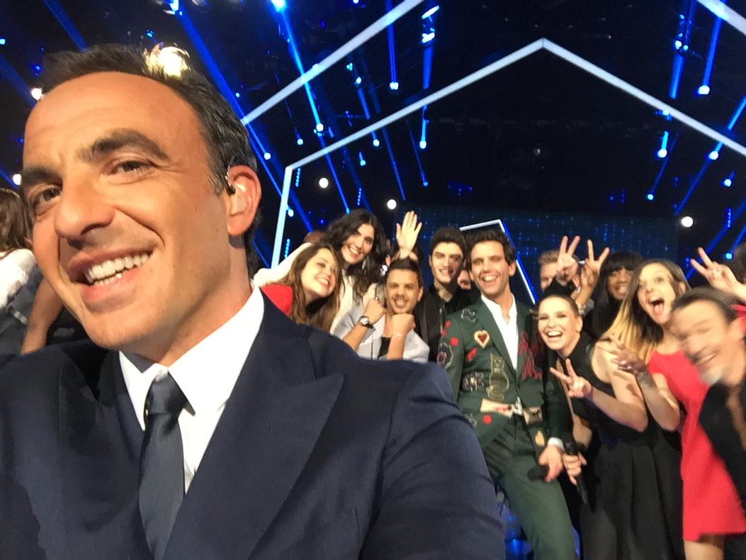 nikosaliagas's tweet photo. La selfie ratée de la finale... #thevoice ;) http://t.co/eFSMGhl90k