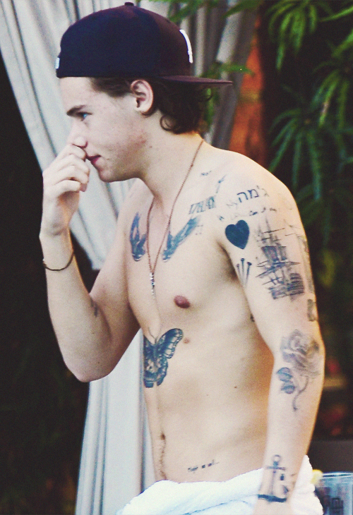FandomProyecto's tweet photo. @H4BEMUSH4RRY no sufras pero.. http://t.co/qMUFWZJDYM