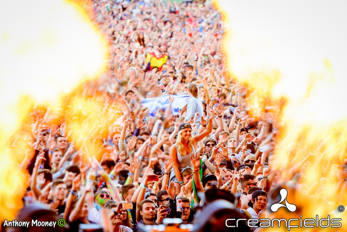Creamfields's tweet photo. 🔥🔥🔥 #CREAMFIELDS2015 http://t.co/AOTxMEUfw6