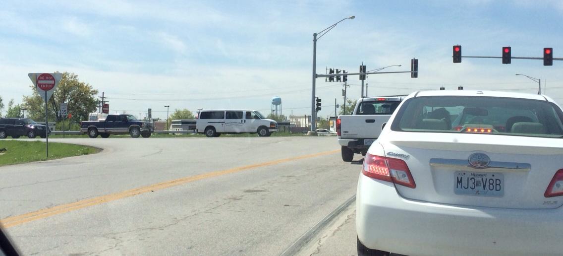 msmullin's tweet photo. Traffic jam in Hannibal, MO. #threecars http://t.co/XQbDRZJMUQ