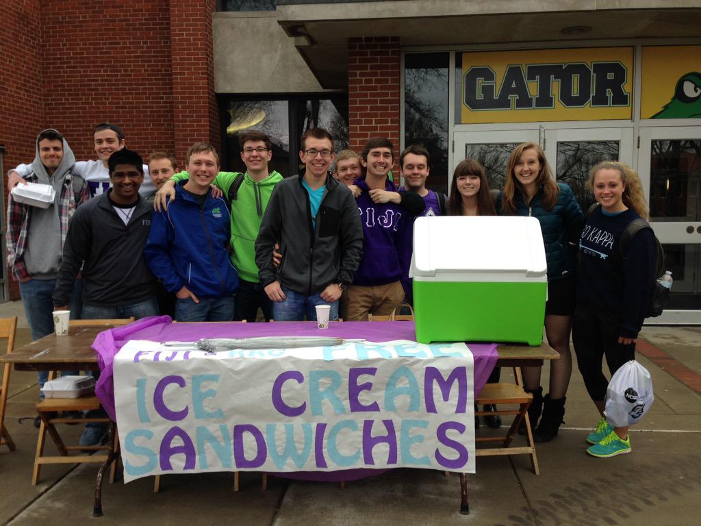 AlleghenyKKG's tweet photo. We hope everyone loved the free ice cream sandwiches! @FIJI_PI_Chapter http://t.co/zMEMn8vtFv