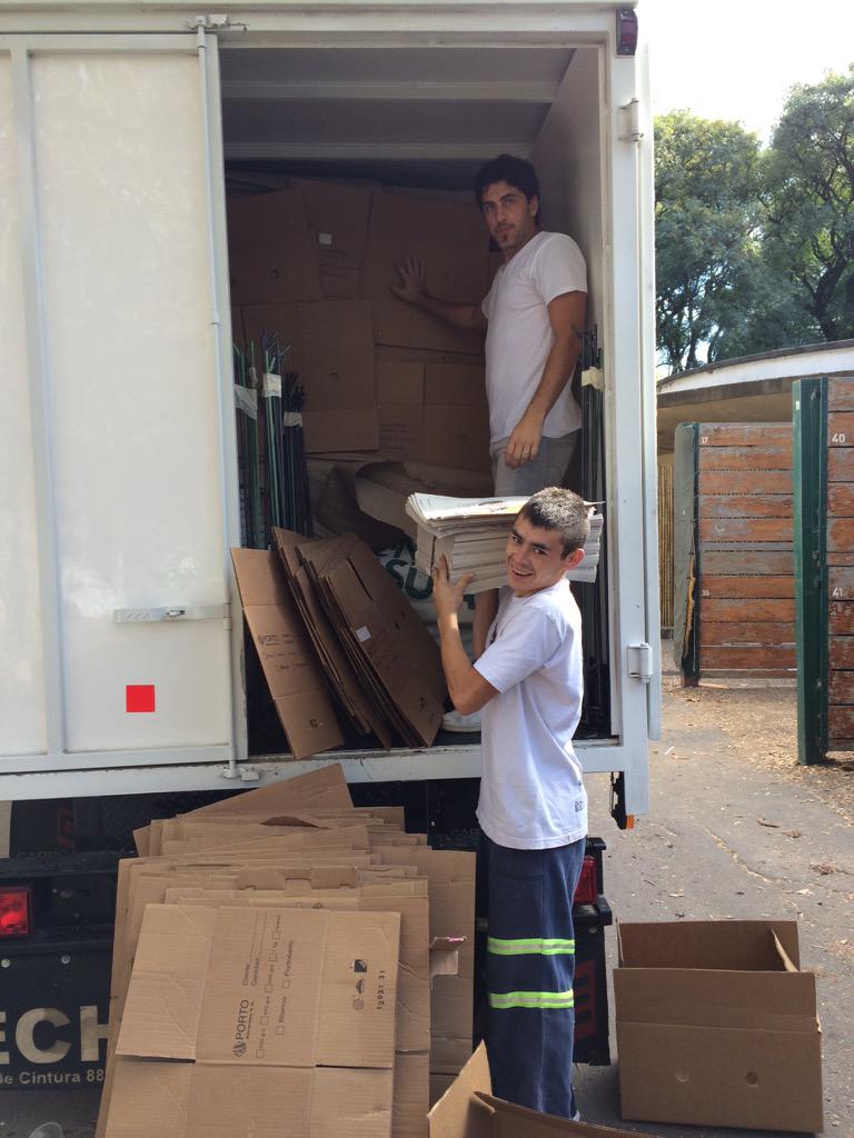 donatubasura's tweet photo. Buen dia! retirando los Residuos Reciclables de la @SustentableInfo para darle #disposicionfinal ♻️💚 #separaresiduos http://t.co/92HBqzWZ7l
