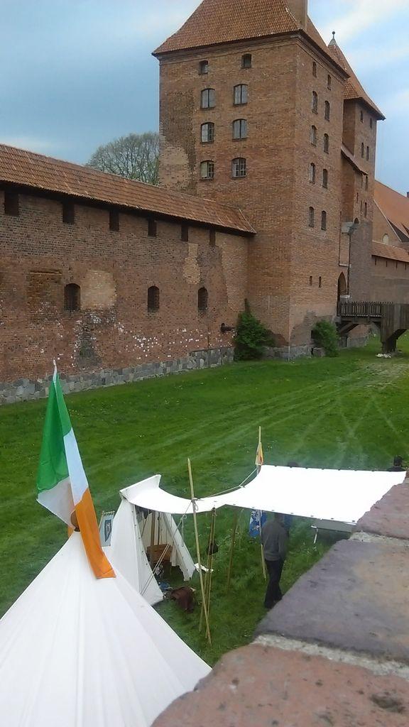Armoured_Combat's tweet photo. We've established our camp site within the outer walls of Malbork castle, just ourselves &amp; the Danes at the moment. http://t.co/NLjIBPwI8q