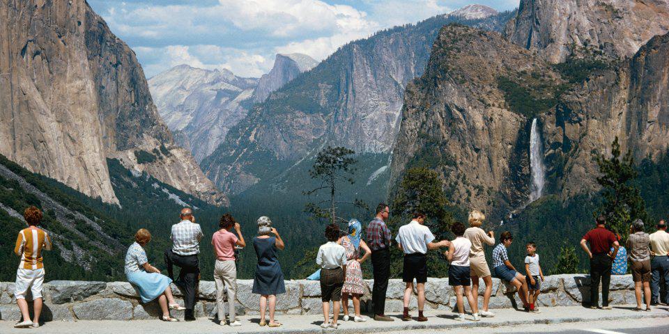 HistoryInPics's tweet photo. Tourists taking in the first view of the Yosemite Valley, 1965. Photograph by B. Anthony Stewart. http://t.co/X1d9uAaMtl