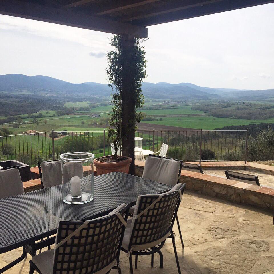 We've found the perfect Al fresco private dining spot at #CastelloDiCasole @timbersresorts #Tuscany #PrivateDining