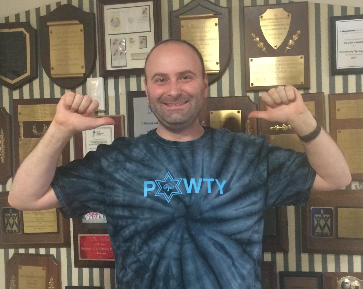 rabbidanny's tweet photo. Who has two thumbs and a brand new @BoomBoomPOWTY t-shirt? This guy! @commsyn @LEPGanci http://t.co/ddd1FRufJb