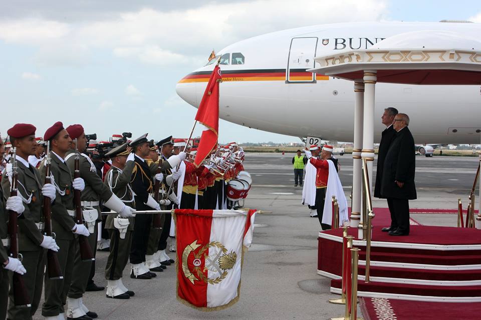 TnPresidency's tweet photo. مراسم إستقبال الرئيس الألماني يوخايم غوك الذي يؤدي زيارة دولة لتونس من 27 إلى 29 أفريل 2015
#TnPR #BCE http://t.co/v09HB79VGZ