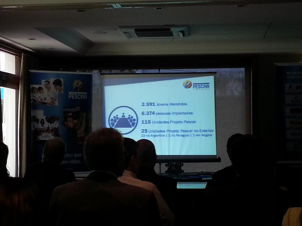ViniciusR_arq's tweet photo. Na A. Geral dos gestores do projeto #pescar A #corag aderiu c 17 novos jovens. Cerca de R$ 100mil/ano de investimento http://t.co/rxXad7Y5sw