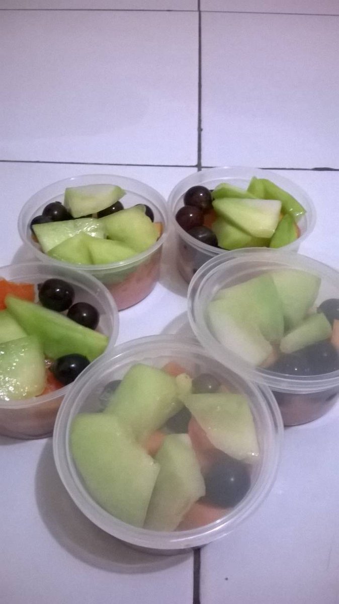FrozendessertID's tweet image. yuk diorder lagi salad buah nya :)