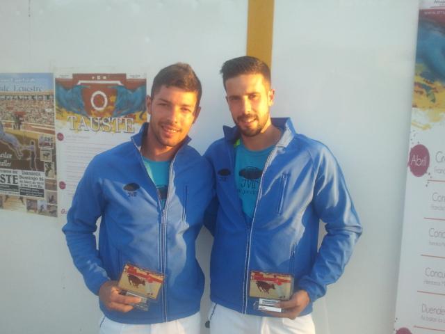 Nueva temporada y pareja de recortadores con anillas patrocinada por javito.es <a href="/jaumeorenga/">jaumelicquanballa</a> <a href="/JoseElPoca/">jose manuel gonzalez</a> de Vall d'Uxo