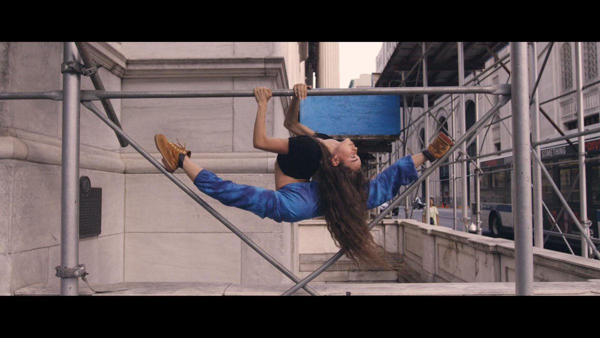 ON REPLAY: A tween #dance-off around Manhattan for <a href="/COLOR_WAR/">COLOR WAR</a>: bit.ly/1GfqvTX