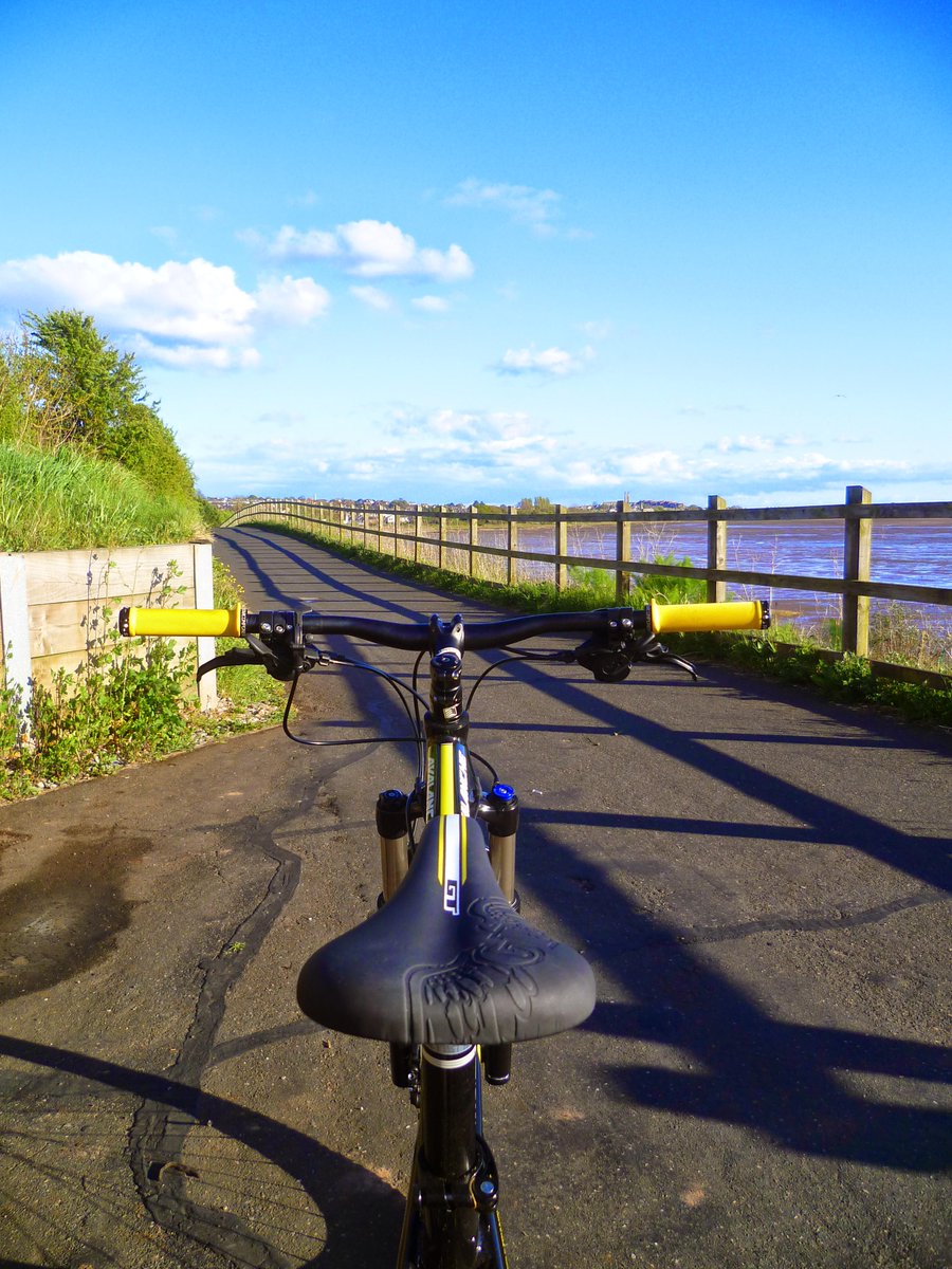 Not a bad view on the way home from work @cycleschemeltd @sustrans #exeestuarytrail #devon #exmouth #exeter