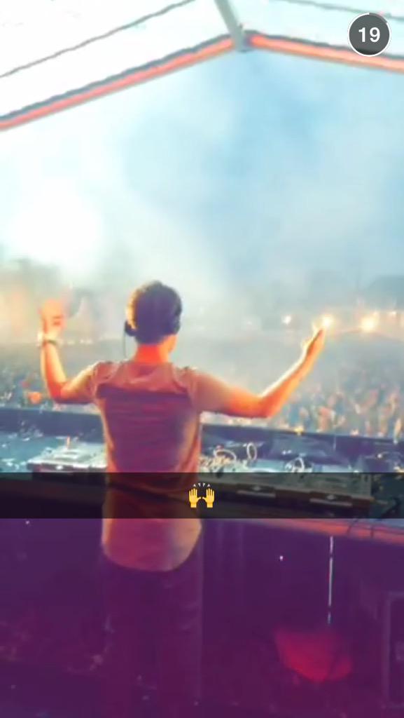 Twankuyper's tweet photo. Look at my bro killing it in front of 10,000 people @JazVonD http://t.co/Ogyg9VEUuT