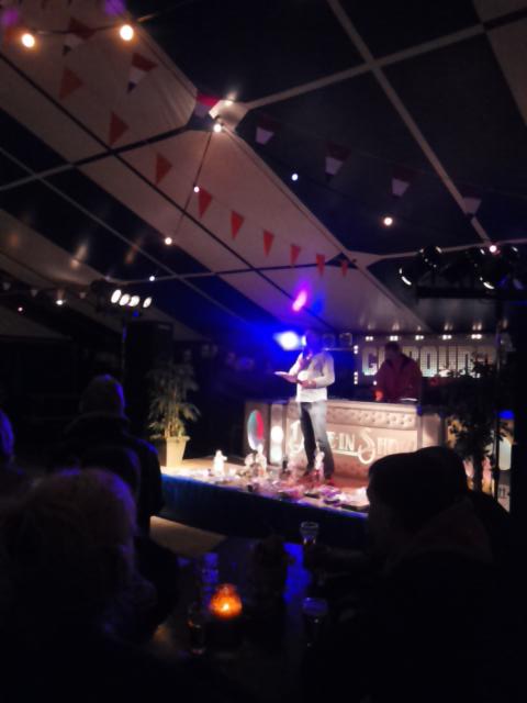 OVMiddenmeer's tweet photo. André Blokker geeft de uitleg van de puzzelrit ... zaal stil ..en luisteren wat ze fout deden. http://t.co/alErfLr500